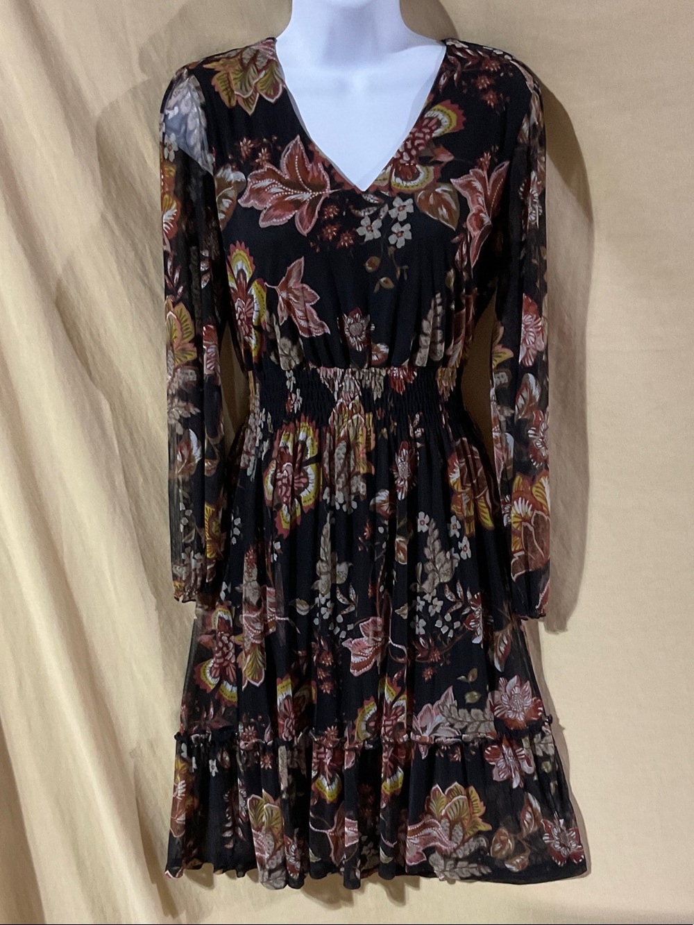 Kate and Lily Size 8P Black Floral V-Neck Smocked Waist Long Sleeve Dress